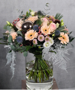 Bunter Winterstrauß in Pastelltönen